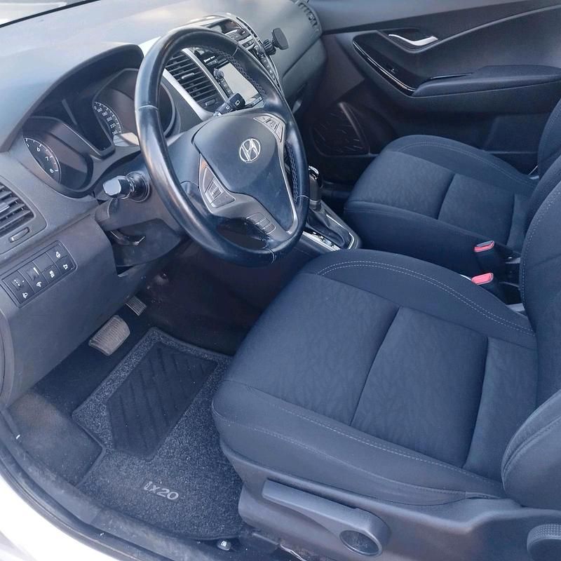 Gebraucht Hyundai ix20 Edition 125 PS (91 kW) 2015 Weiß Kleinwagen