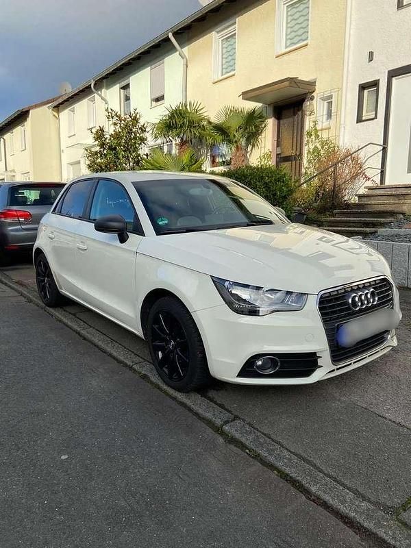 Weiß Gebraucht 2013 Audi A1 Sportback Ambition Kleinwagen | 9.700 € (Fairer Preis) - Bild 1/4