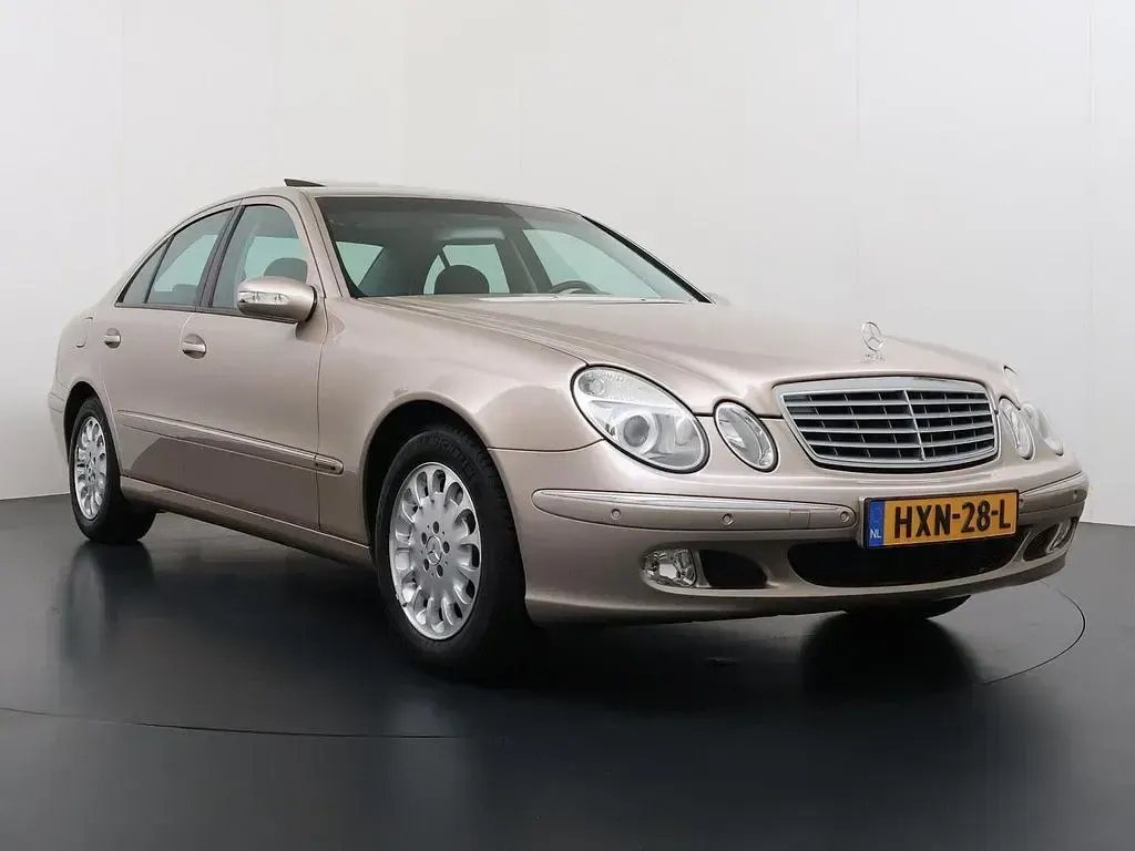 Gebraucht Mercedes E240 Classic 177 PS (130 kW) 2003 Braun Limousine