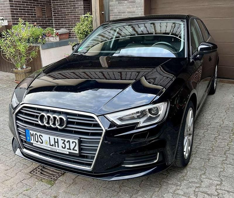 Schwarz Gebraucht 2017 Audi A3 Sportback Kombi | 14.300 € (Fairer Preis) - Bild 1/4