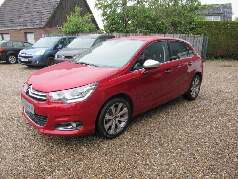 Rot Gebraucht 2015 Citroën C4 SELECTION Limousine | 9.950 € (Etwas zu teuer) - Bild 1/4