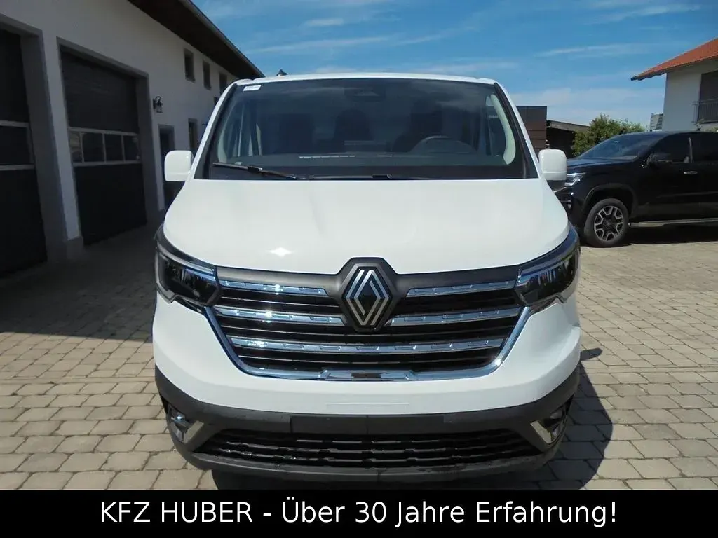 Neu Renault Trafic Komfort 131 PS (96 kW) 2026 Weiß Van / Kleinbus