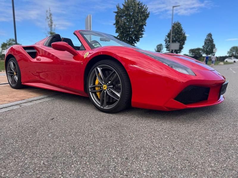 Rot Gebraucht 2018 Ferrari 488 Cabrio | 249.488 € (Fairer Preis) - Bild 1/4