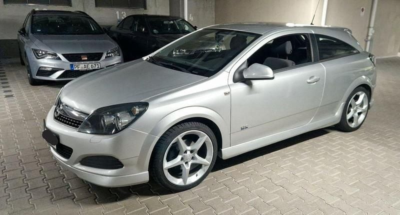 Silber Gebraucht 2011 Opel Astra GTC OPC Coupé | 4.700 € (Fairer Preis) - Bild 1/4