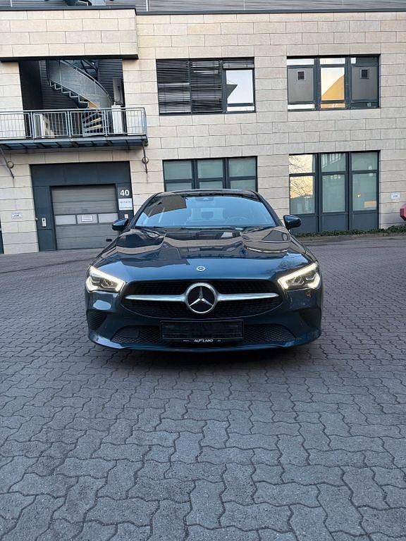 Blau Gebraucht 2021 Mercedes CLA200 Shooting Brake Kombi | 17.900 € (Guter Preis) - Bild 1/4
