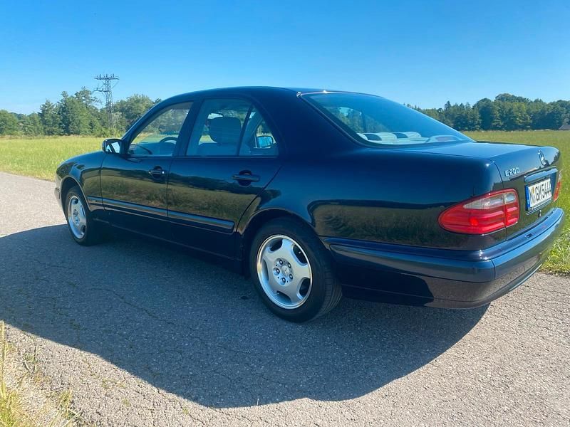 Gebraucht 2001 Mercedes E200 Limousine | 4.550 € (Fairer Preis) - Bild 1/4