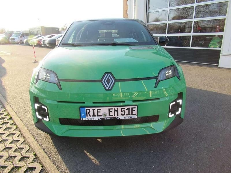 Gebraucht Renault 5 E-Tech Komfort 110 kW (150 PS) 2024 Pop green! metallic, dach blac Kleinwagen