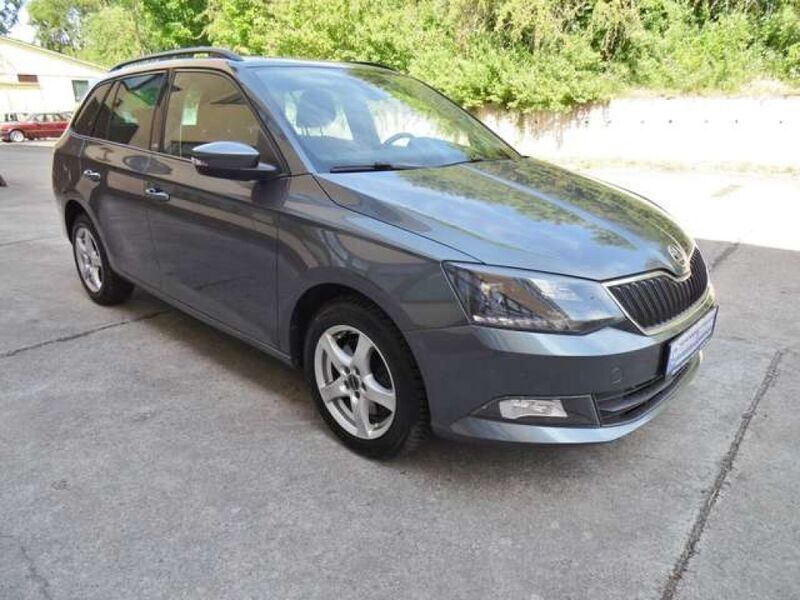 Grau Gebraucht 2015 Skoda Fabia Kombi | 11.600 € (Teuer) - Bild 1/4