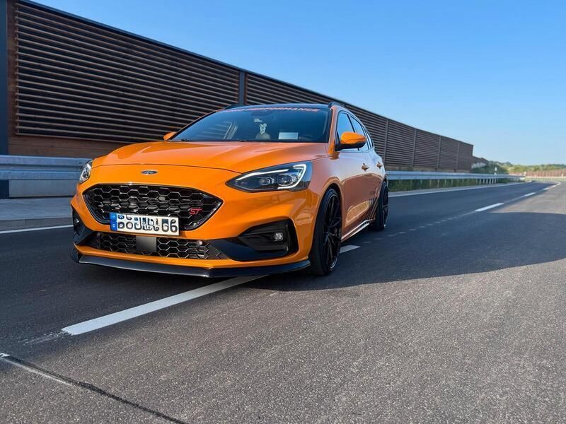 Orange Gebraucht 2020 Ford Focus ST Kombi | 28.499 € (Teuer) - Bild 1/4