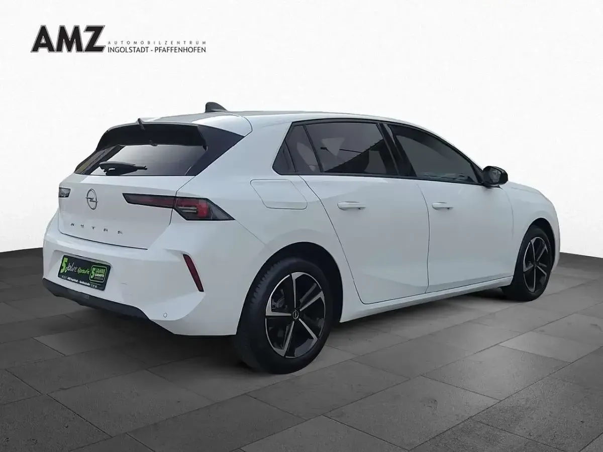 Neu Opel Astra Edition 136 PS (100 kW) 2026 Arktis weiß Limousine