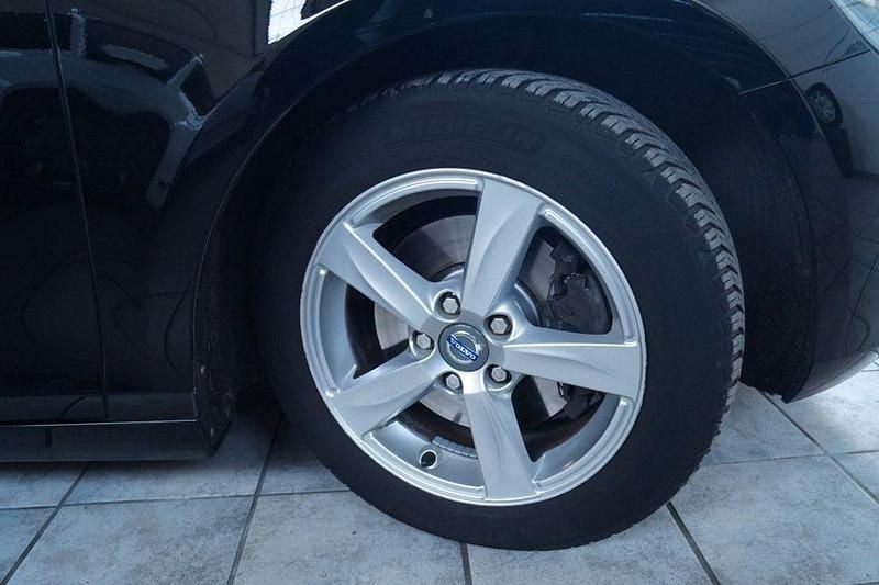 Gebraucht Volvo V40 You! 120 PS (88 kW) 2014 Schwarz Limousine