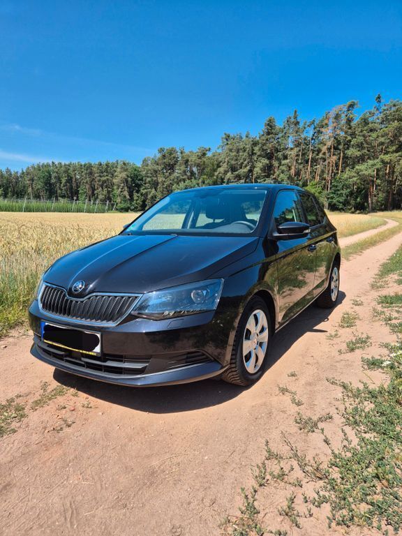 Schwarz Gebraucht 2016 Skoda Fabia Ambition Limousine | 9.200 € (Fairer Preis) - Bild 1/4