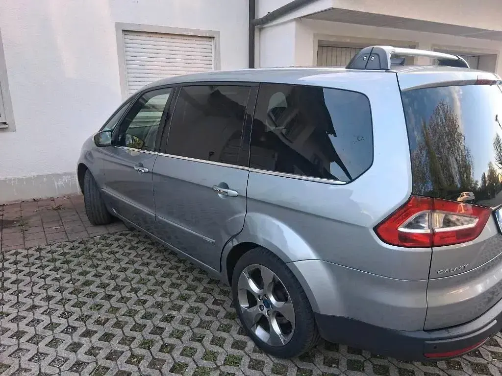 Gebraucht Ford Galaxy 140 PS (102 kW) 2010 Grau Van / Kleinbus
