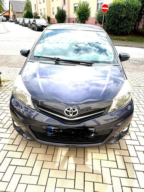 Violet Gebraucht 2013 Toyota Yaris Edition Kleinwagen | 7.500 € (Fairer Preis) - Bild 1/4