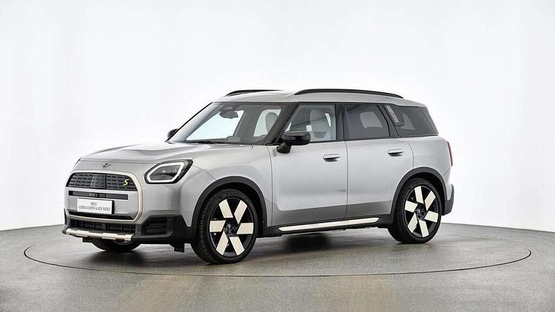Grau Gebraucht 2025 Mini Countryman Favoured SUV | 43.857 € (Etwas zu teuer) - Bild 1/4