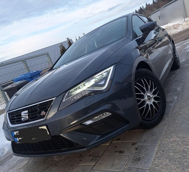Grau Gebraucht 2019 Seat Leon FR Limousine | 12.500 € (Guter Preis) - Bild 1/4