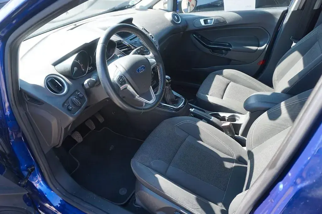 Gebraucht Ford Fiesta Titanium 92 PS (67 kW) 2015 Indic blau met. (metallic) Kleinwagen