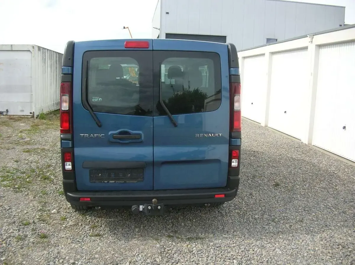 Gebraucht Renault Trafic 121 PS (88 kW) 2019 Panoramablau Van / Kleinbus