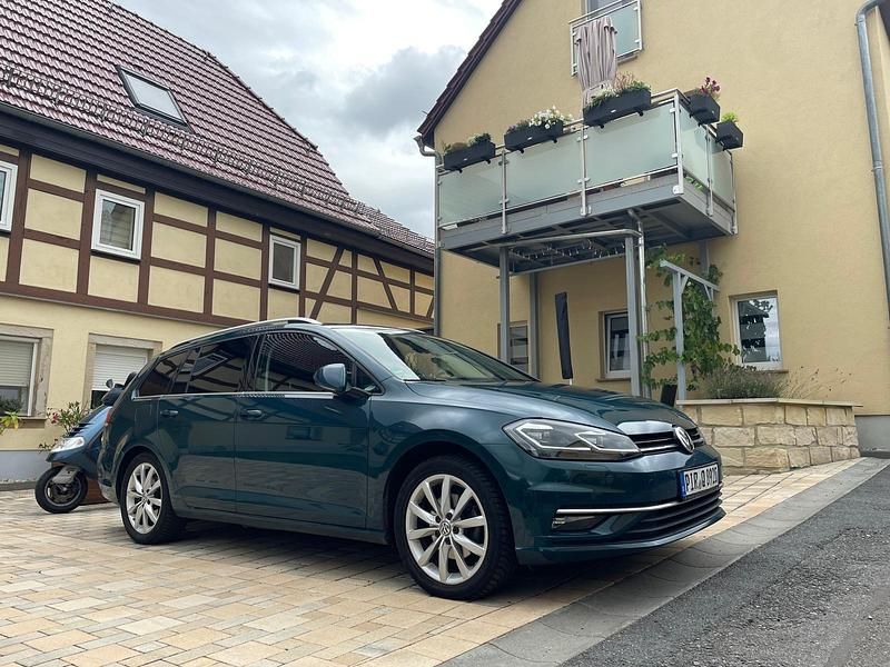 Grün Gebraucht 2017 VW Golf VII Highline Kombi | 16.900 € (Teuer) - Bild 1/4