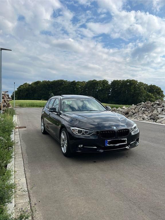 Schwarz Gebraucht 2013 BMW 318 Sport Line Kombi | 9.300 € (Fairer Preis) - Bild 1/4