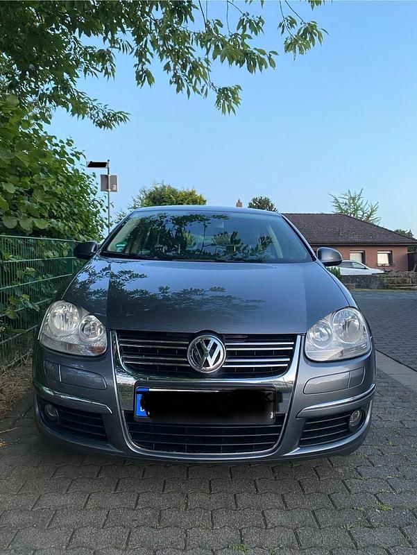 Grau Gebraucht 2007 VW Jetta Limousine | 3.300 € - Bild 1/4