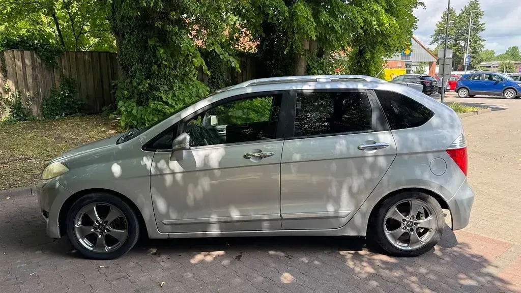 Gebraucht Honda FR-V Executive 150 PS (110 kW) 2004 Silber Van / Kleinbus