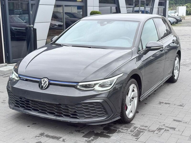 Grau Gebraucht 2021 VW Golf VIII GTE Limousine | 20.990 € (Guter Preis) - Bild 1/4