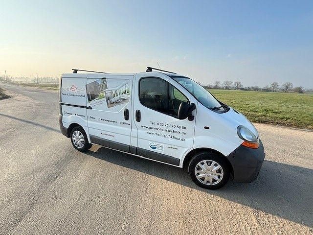 Gebraucht Renault Trafic 101 PS (74 kW) 2003 Weiß Van / Kleinbus