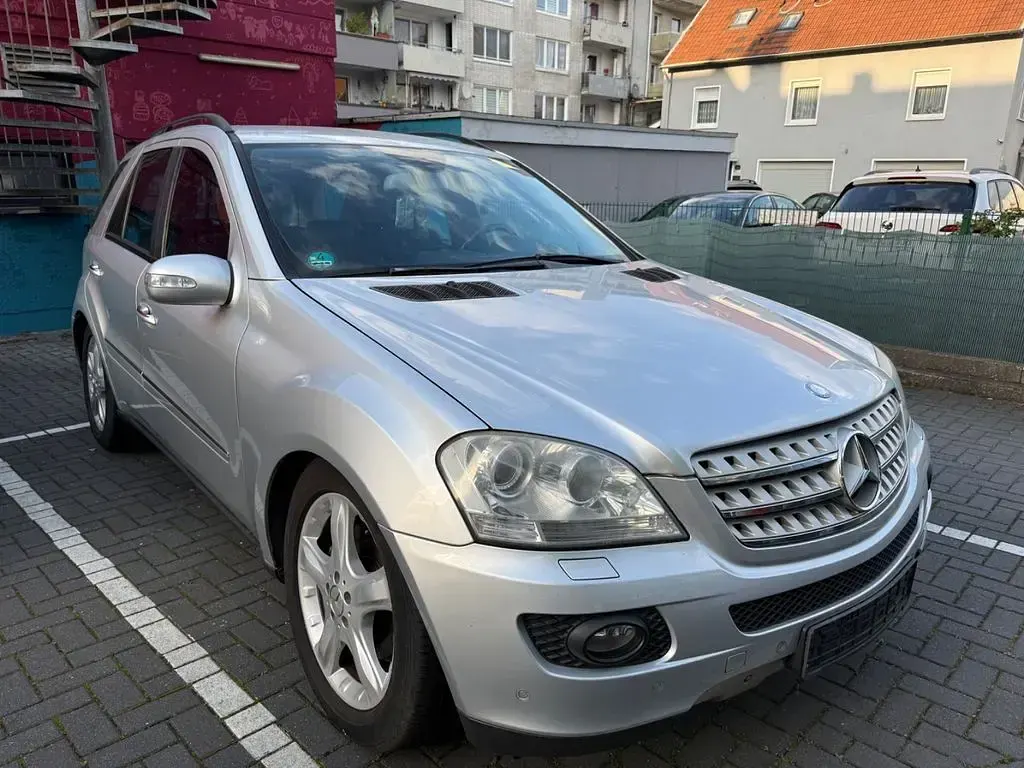 Gebraucht Mercedes ML350 272 PS (200 kW) 2007 Silber SUV