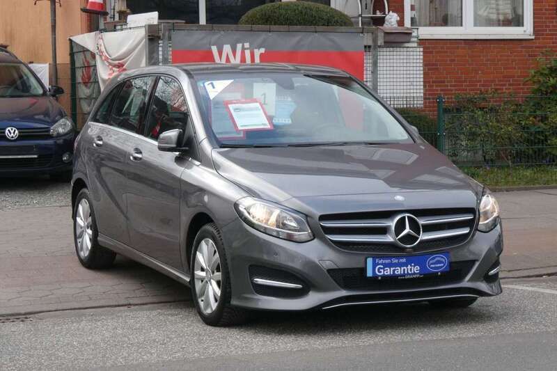 Grau Gebraucht 2017 Mercedes B180 Van / Kleinbus | 16.850 € (Guter Preis) - Bild 1/4