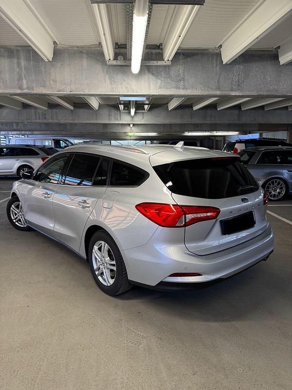Gebraucht Ford Focus 120 PS (88 kW) 2020 Silber Kombi