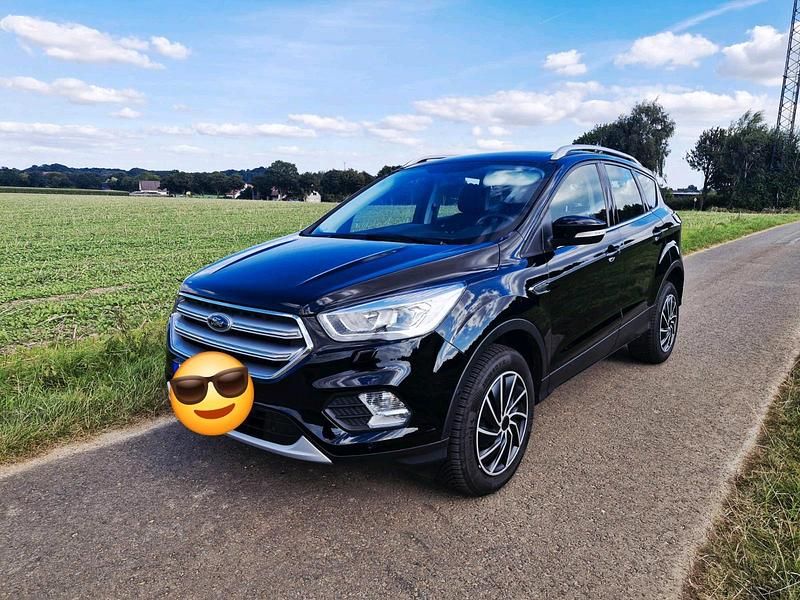 Schwarz Gebraucht 2019 Ford Kuga SUV | 21.900 € (Teuer) - Bild 1/4