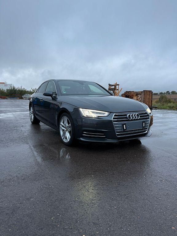 Grau Gebraucht 2018 Audi A4 Sport Limousine | 21.200 € (Fairer Preis) - Bild 1/4