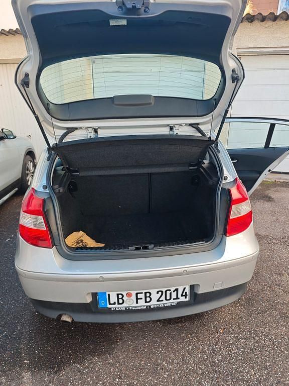 Grau Gebraucht 2006 BMW 116 Kleinwagen | 2.500 € (Fairer Preis) - Bild 1/4