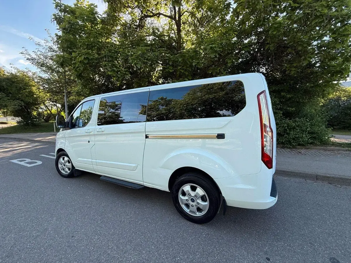 Gebraucht Ford Tourneo 131 PS (96 kW) 2016 Weiß Van / Kleinbus