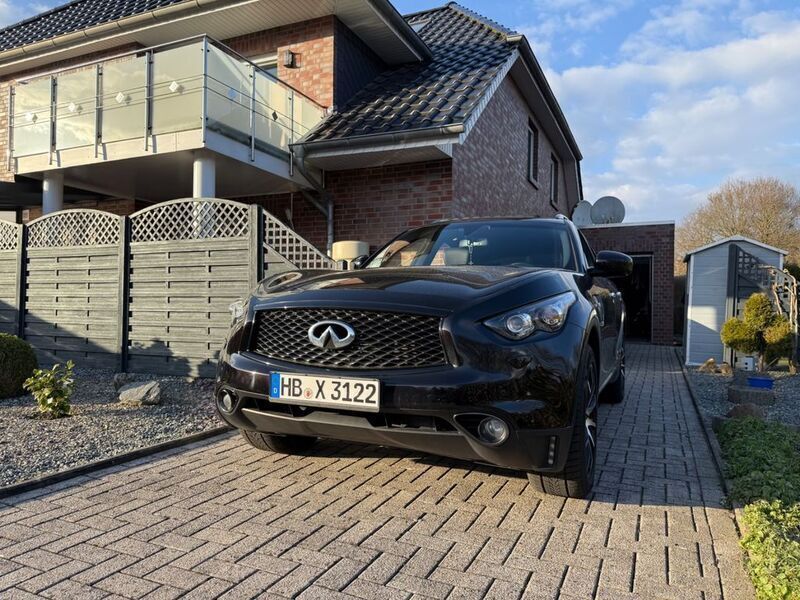Schwarz Gebraucht 2018 Infiniti QX70 Premium SUV | 24.900 € (Etwas zu teuer) - Bild 1/4