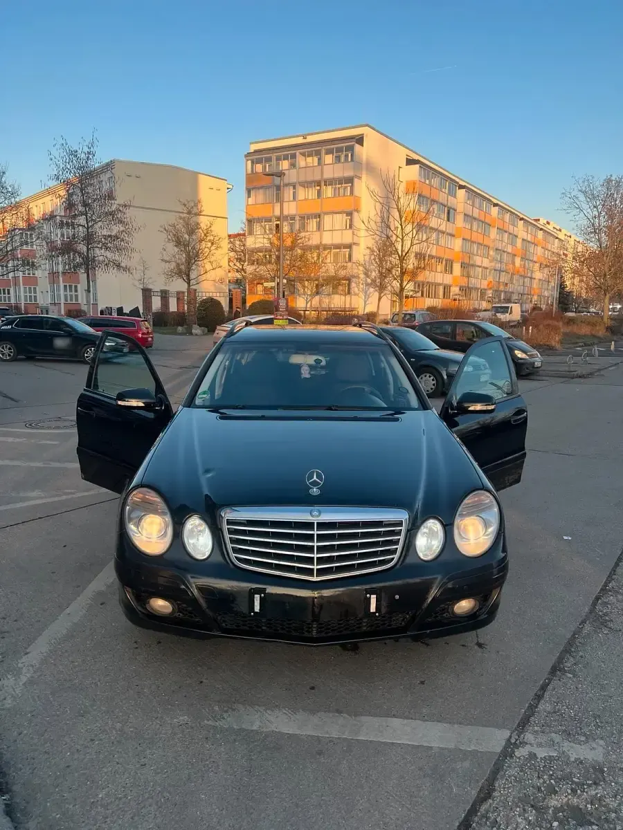 Gebraucht Mercedes E220 170 PS (125 kW) 2007 Schwarz Kombi
