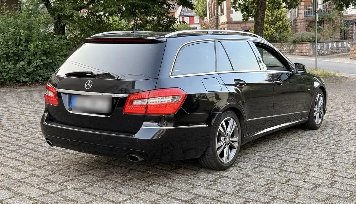 Gebraucht Mercedes E350 231 PS (169 kW) 2010 Schwarz Kombi