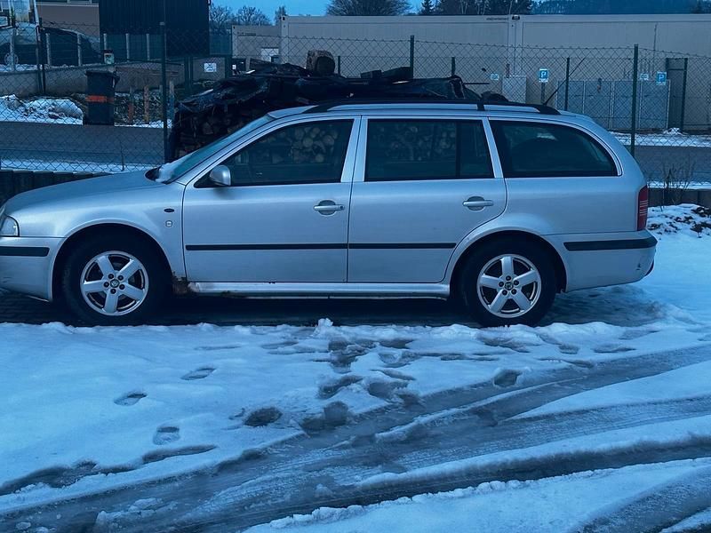 Silber Gebraucht 2003 Skoda Octavia Kombi | 999 € - Bild 1/1
