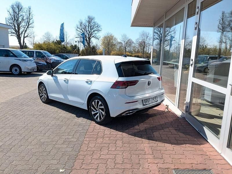 Gebraucht VW Golf VIII Style 150 PS (110 kW) 2022 Weiß Limousine