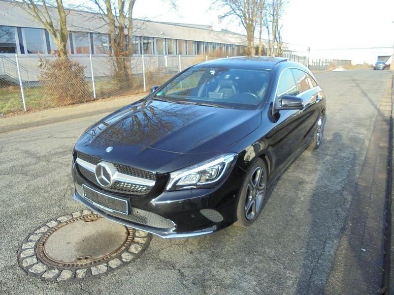 Gebraucht Mercedes CLA220 177 PS (130 kW) 2017 Schwarz Limousine