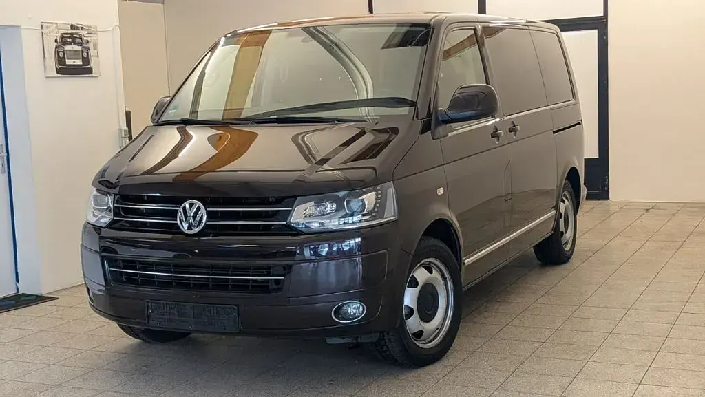 Gebraucht VW Multivan 179 PS (131 kW) 2014 Violett Van / Kleinbus