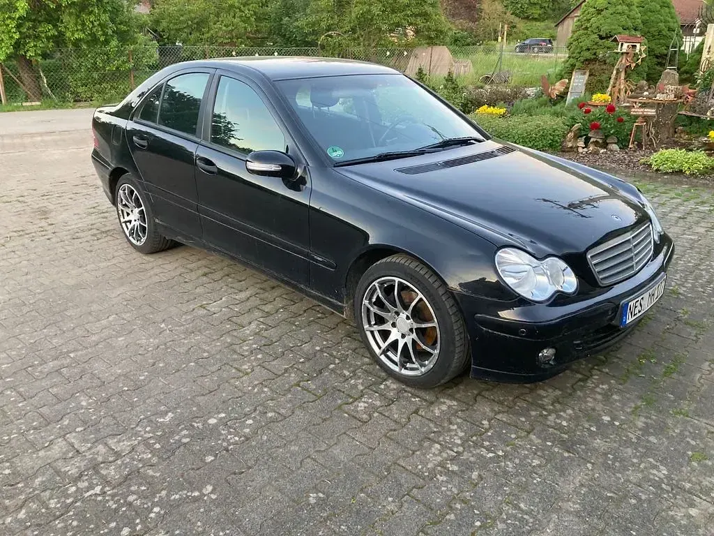 Gebraucht Mercedes 200 125 PS (91 kW) 2004 Schwarz Limousine