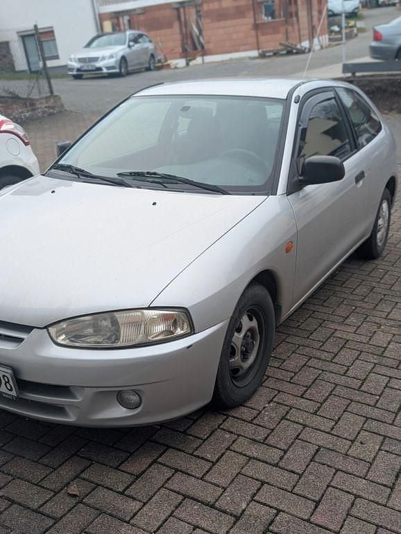 Gebraucht Mitsubishi Colt 75 PS (55 kW) 1999 Silber Kleinwagen