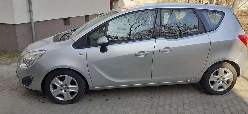 Gebraucht Opel Meriva Edition 101 PS (74 kW) 2010 Silber Van / Kleinbus