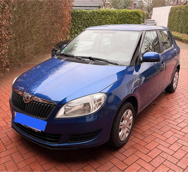 Blau Gebraucht 2014 Skoda Fabia Kleinwagen | 6.200 € (Etwas zu teuer) - Bild 1/4