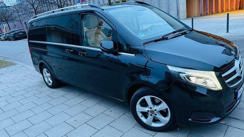 Schwarz Gebraucht 2019 Mercedes V250 Avantgarde Edition Van / Kleinbus | 42.500 € (Superpreis) - Bild 1/4