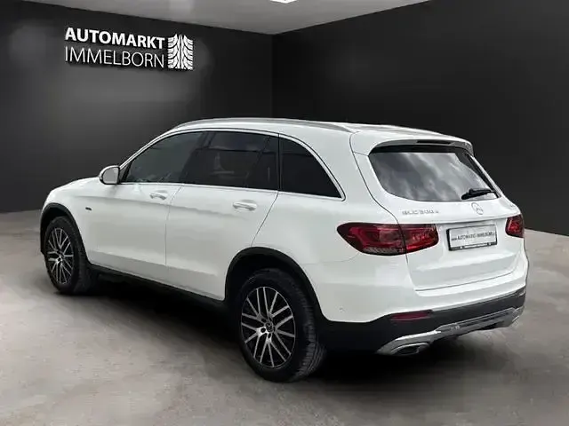 Gebraucht Mercedes GLC300e 320 PS (235 kW) 2021 Polarweiss SUV