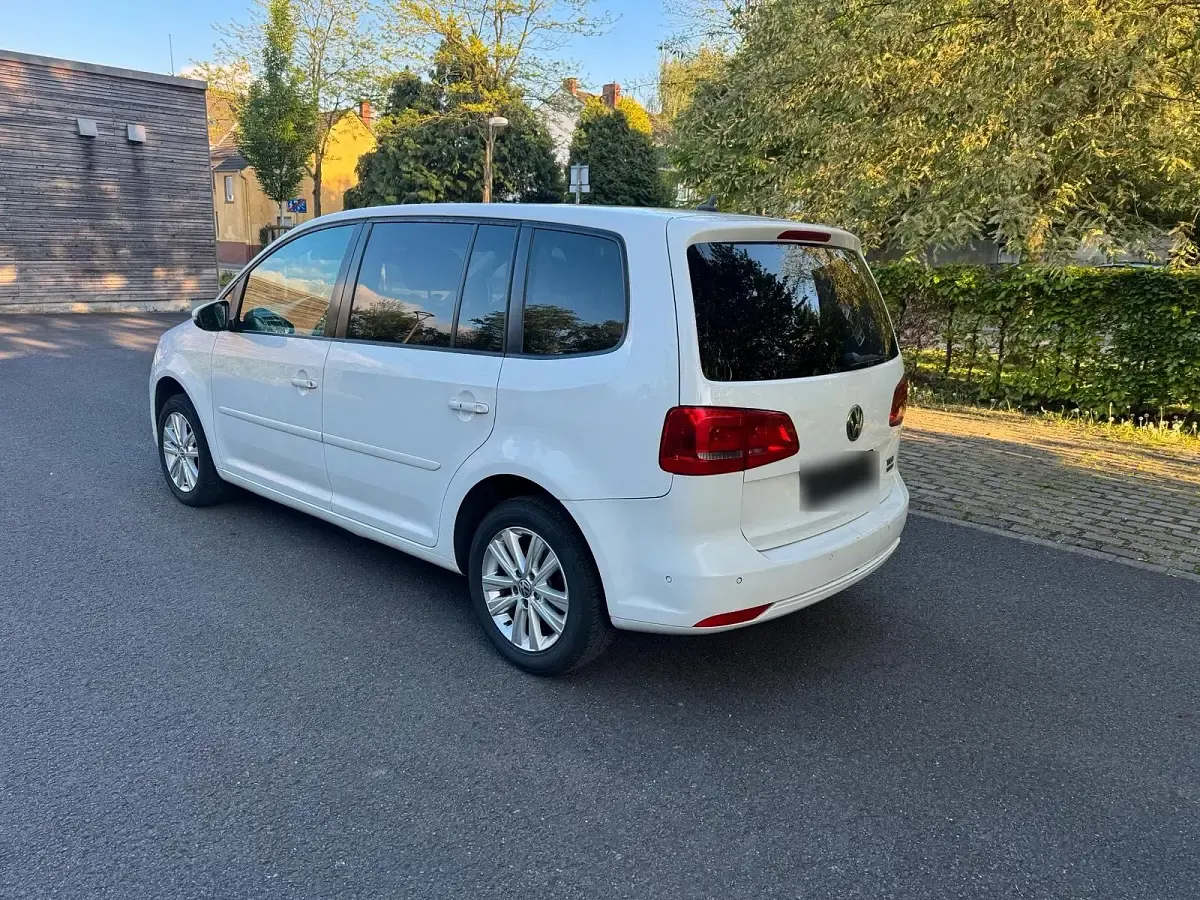 Gebraucht VW Touran 140 PS (102 kW) 2013 Weiß Van / Kleinbus