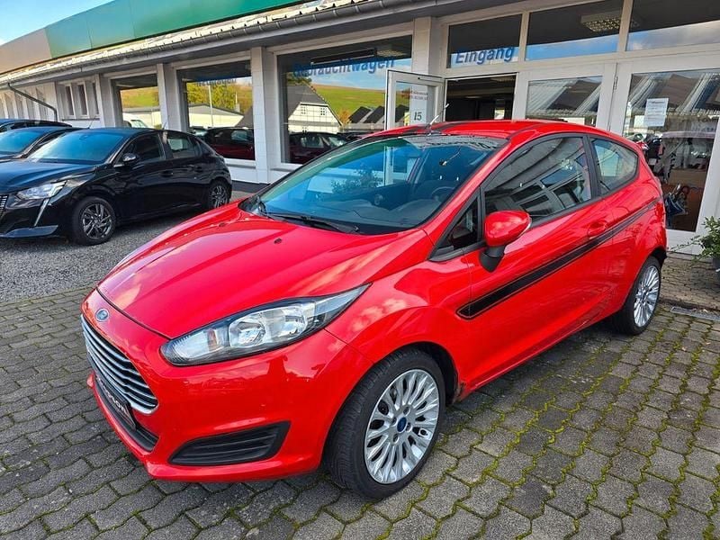 Rot Gebraucht 2014 Ford Fiesta Trend Kleinwagen | 2.990 € (Superpreis) - Bild 1/4